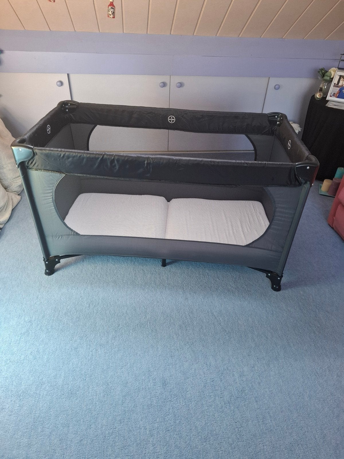 Campingbedje met matras, Kinderen en Baby's, Babywiegjes en Ledikanten, Ophalen, Zo goed als nieuw, Reisbedje