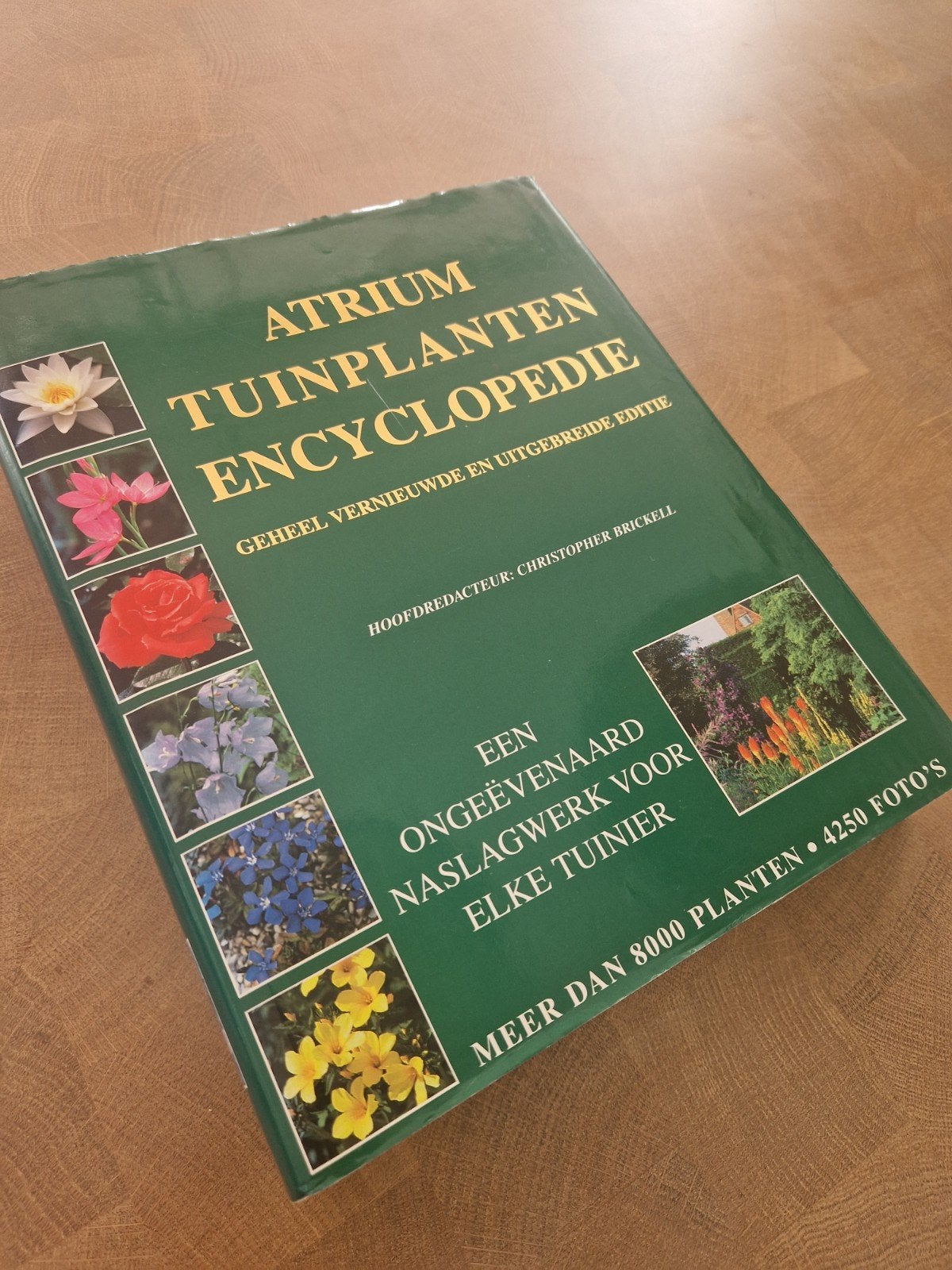 Atrium Tuinplanten Encyclopedie - Uitgebreide Editie, Ophalen of Verzenden, Gelezen, Christopher Brickell, Tuinieren en Tuinplanten