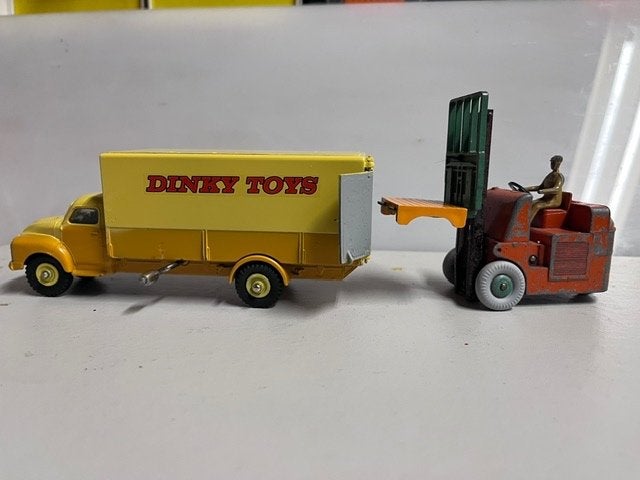 Dinky Toy 930 Pallet Jekta van met Coventry fork lift, Ophalen of Verzenden, Zo goed als nieuw, Bus of Vrachtwagen, Dinky Toys