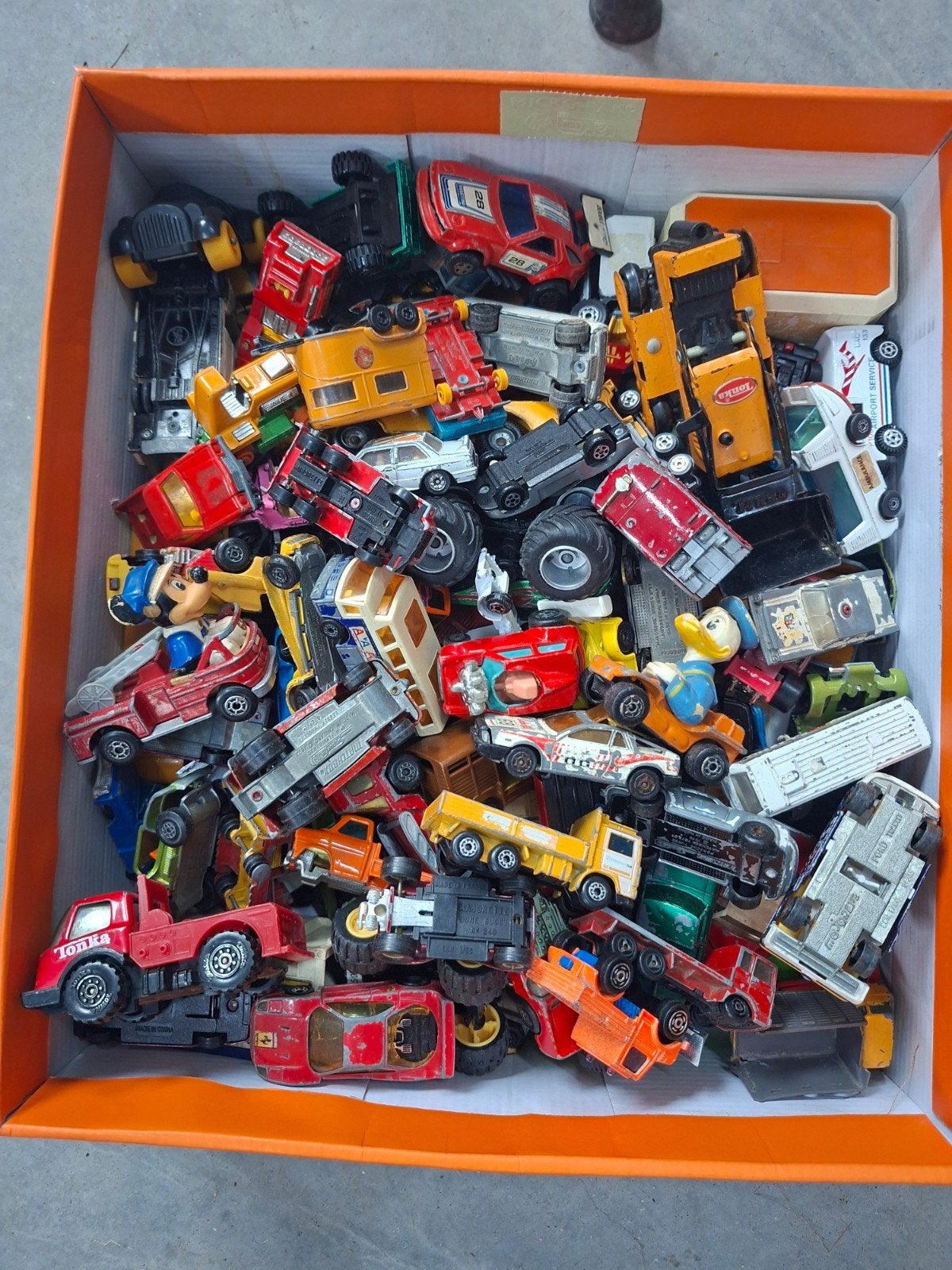 doos vol autootjes majorette siku matchbox e.a., Ophalen of Verzenden, Gebruikt