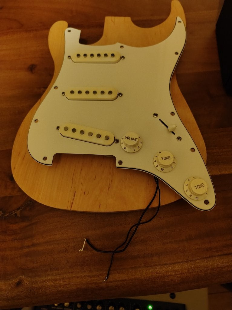 Complete voorbedrade SSS slagplaat voor Stratocaster., Muziek en Instrumenten, Ophalen of Verzenden, Gebruikt, Elektrische gitaar