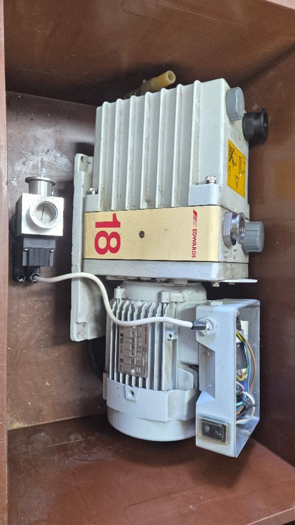 Edwards E1M18 oliedichte draaischuif vacuumpomp, Doe-het-zelf en Verbouw, Motoren, Ophalen, Gebruikt, Elektromotor, 1800 rpm of meer