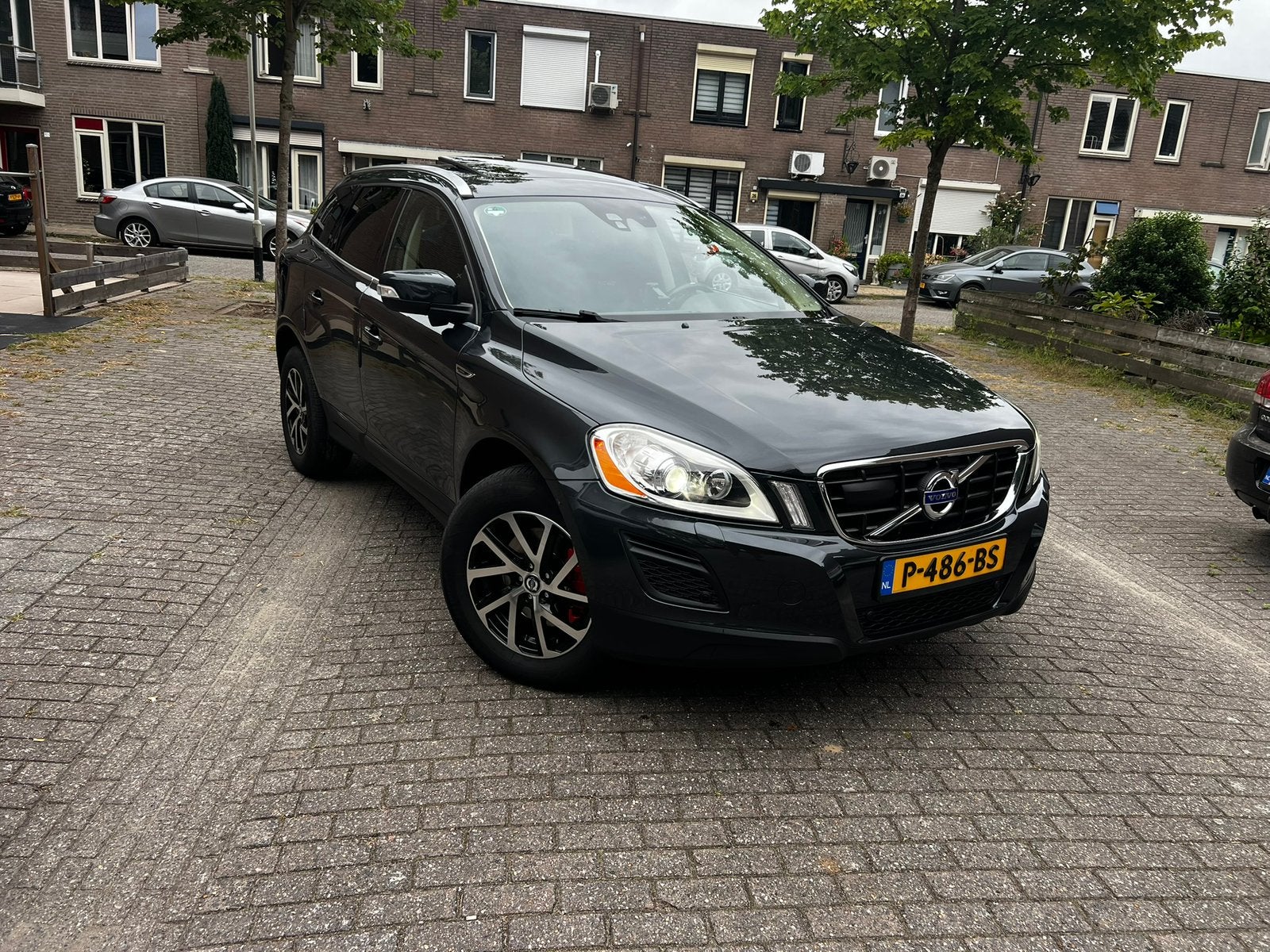 Volvo XC60 D5 Aut6 2012 Grijs, Automaat, Euro 5, 15 km/l, 2000 kg