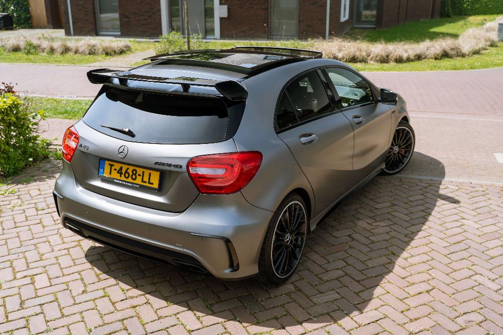 Mercedes A45 AMG 4MATIC | 2014 | 360PK | Mountaingrey Magno, Auto's, Automaat, Zwart, 4 cilinders, 360 pk