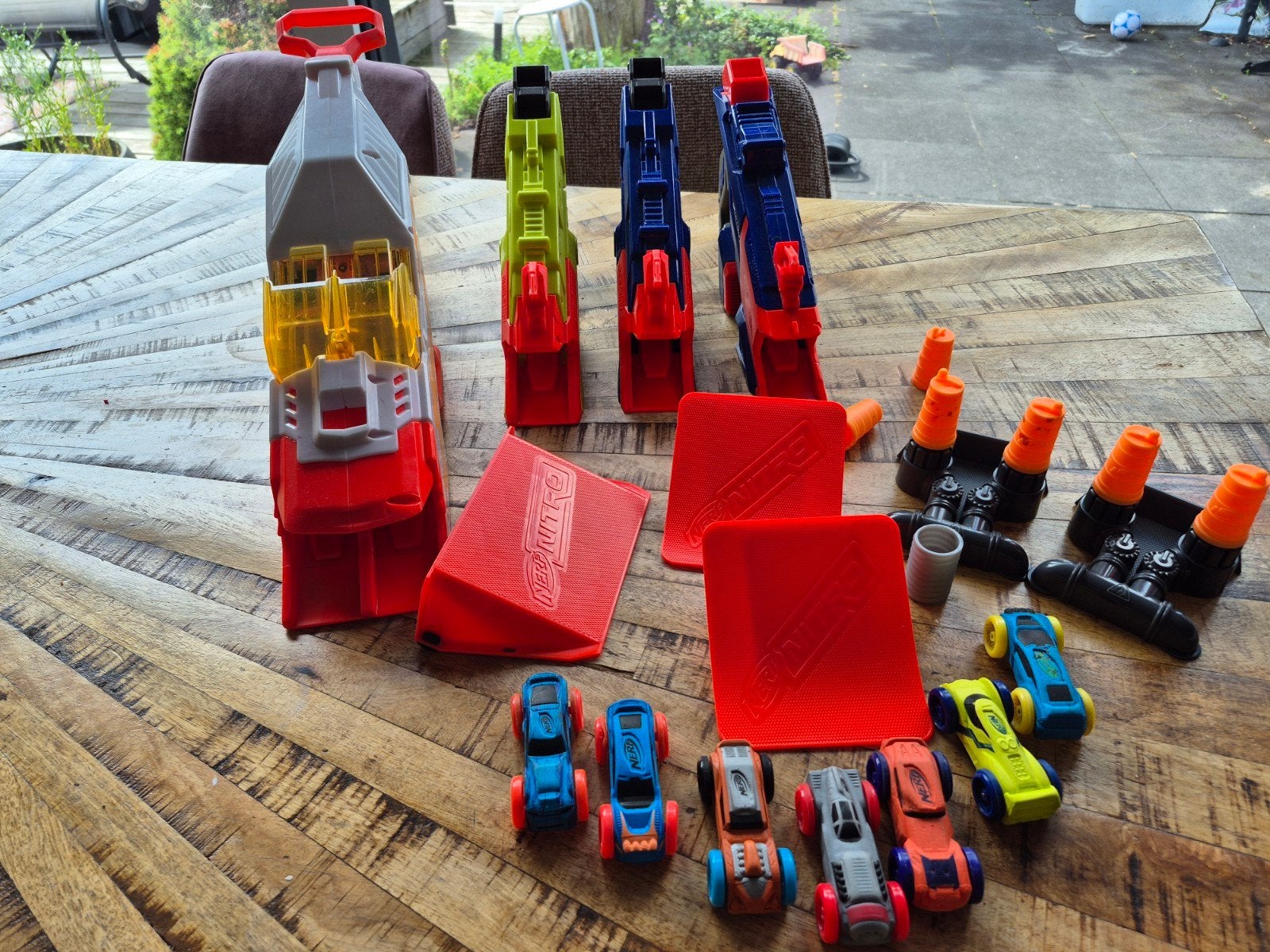 Nerf Nitro auto shooters met schansen, auto's en pionnen, Ophalen of Verzenden, Gebruikt, Jongen of Meisje