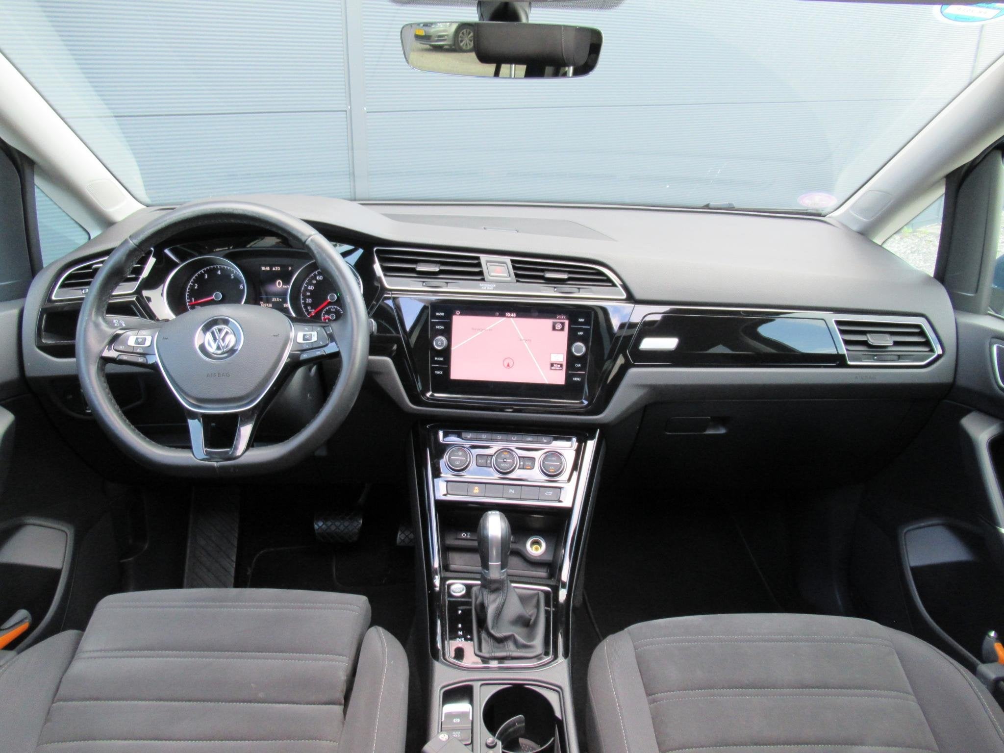Volkswagen Touran 1.4 TSI Highline Business R | Automaat | P, Auto's, Gebruikt, 150 pk, Blauw, Origineel Nederlands