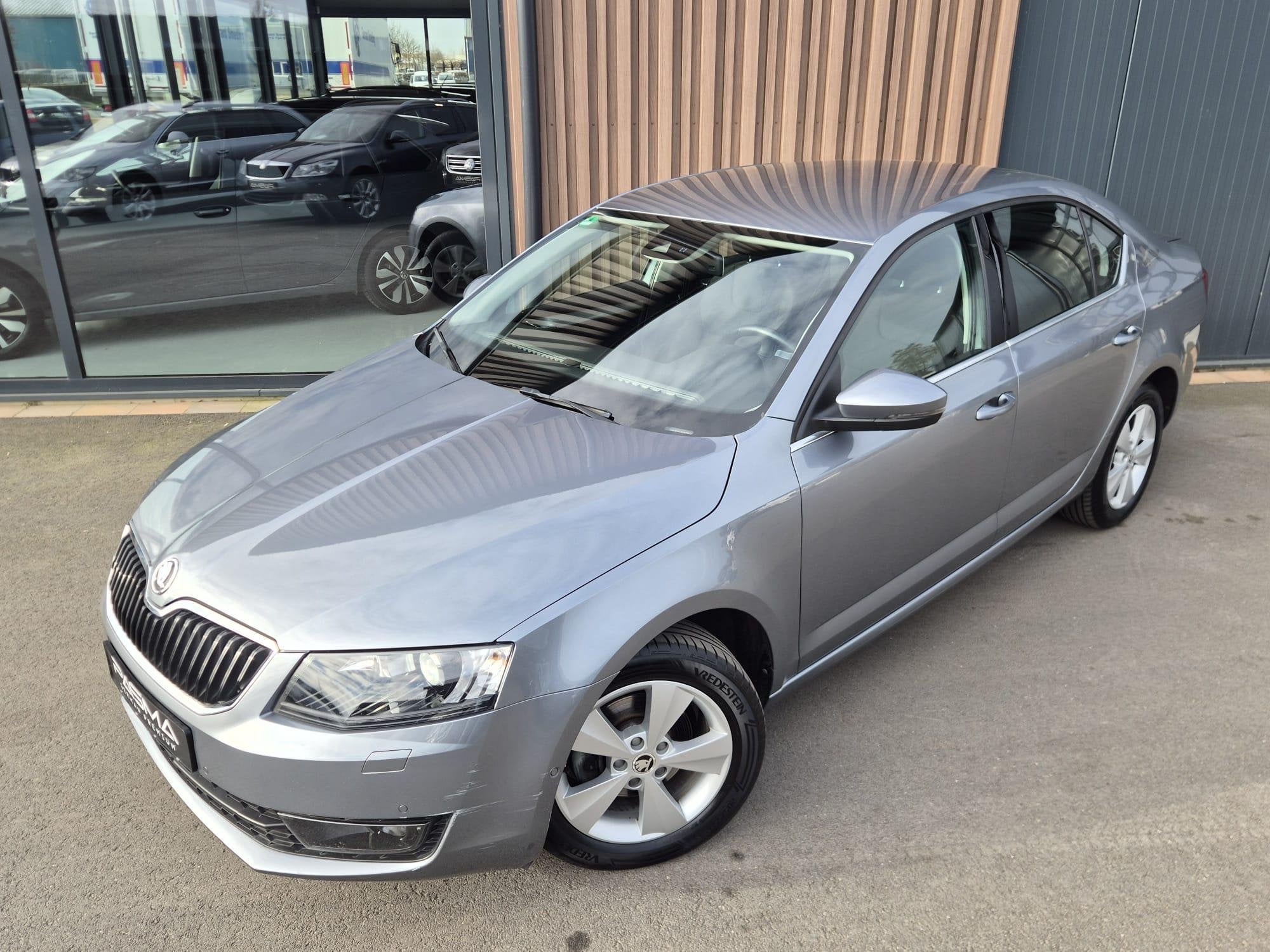 Skoda Octavia 1.2 TSI Greentech Elegance Automaat | Clima |, Auto's, Euro 5, Gebruikt, Zwart, 4 cilinders