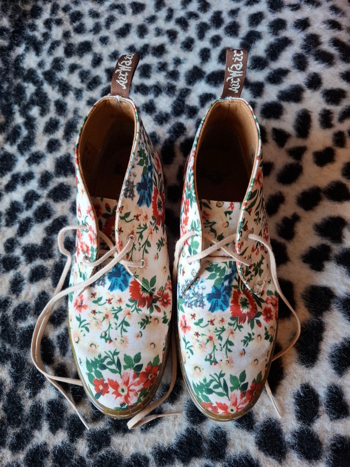 ZGAN Dr. Martens Daytona bloemen maat 39 wit creme, Kleding | Dames, Dr. Martens, Ophalen of Verzenden, Zo goed als nieuw