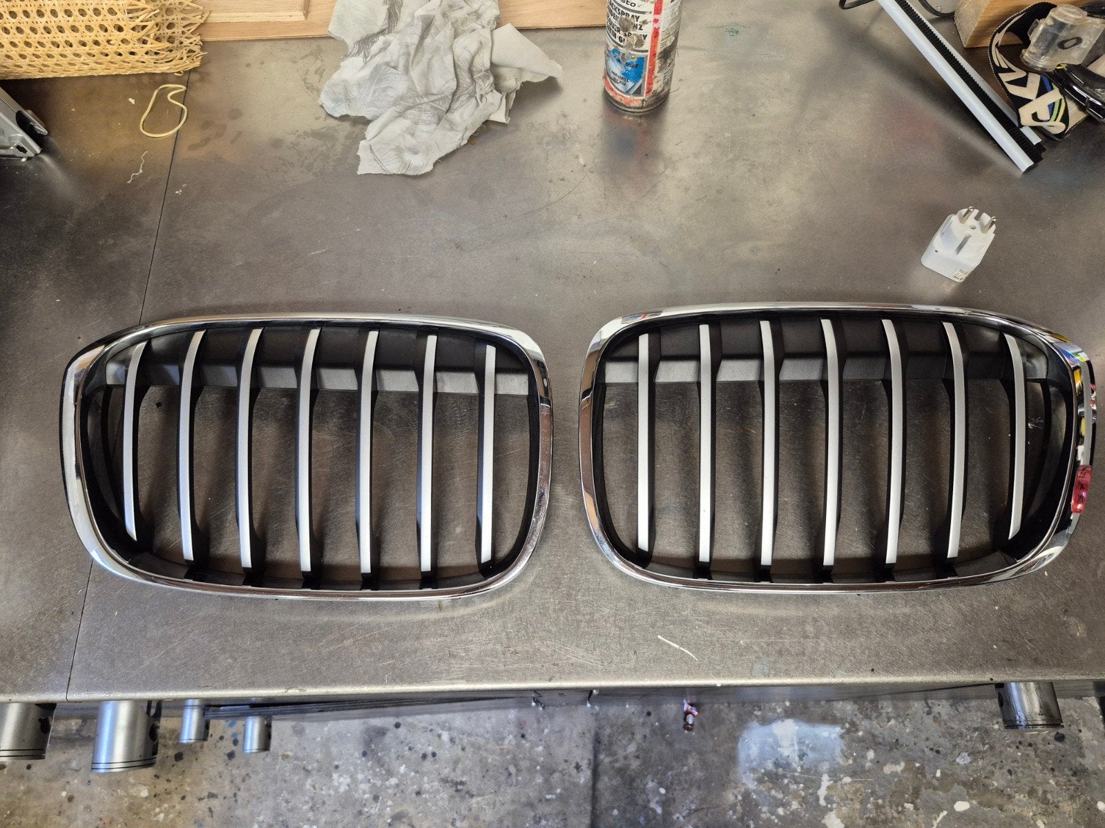 BMW X1 F48 Nieren Grill Set - Chroom/Zwart, Ophalen of Verzenden, Gebruikt, Voor, BMW