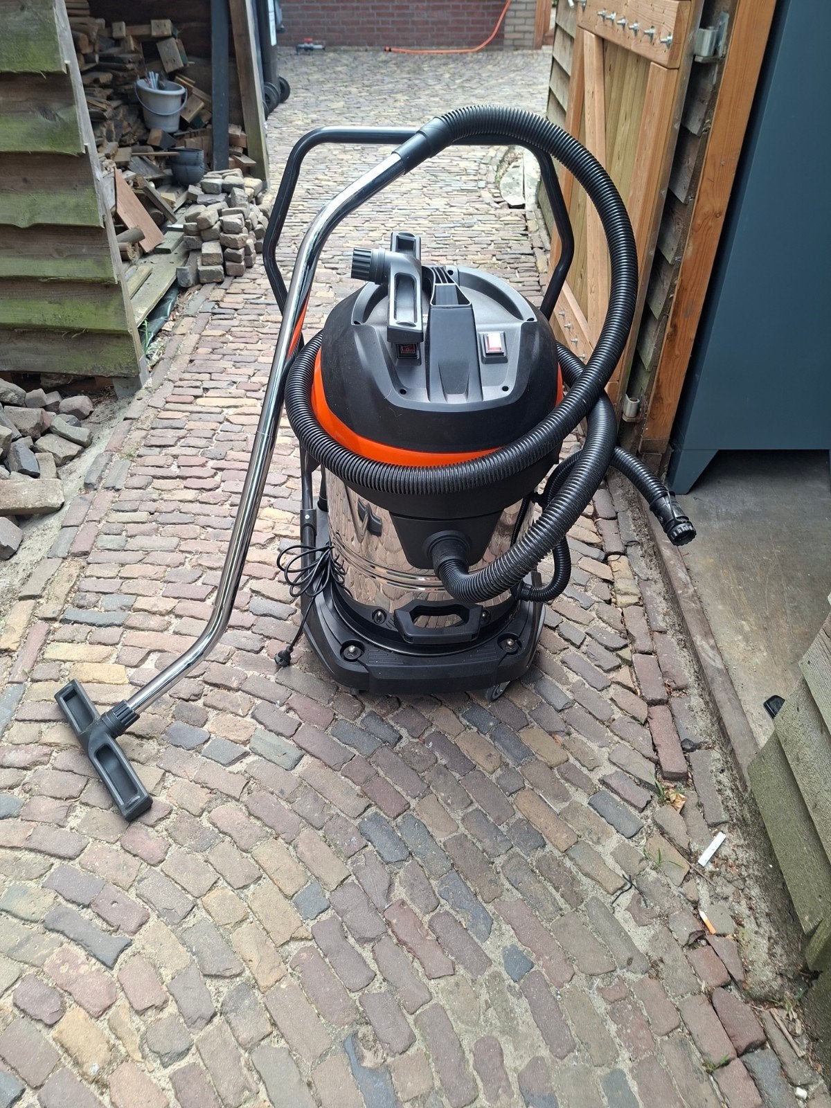 Deawoo Nat- en Droogstofzuiger 2000W 60L nooit gebruikt., Ophalen