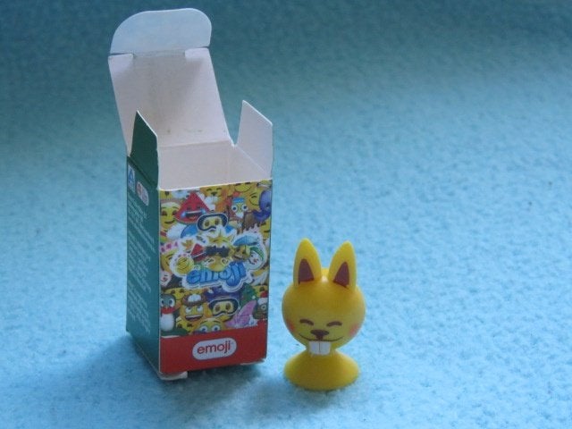 1 EURO OF GRATIS Emoji poppetje geel konijn van de Aldi, Ophalen, Nieuw