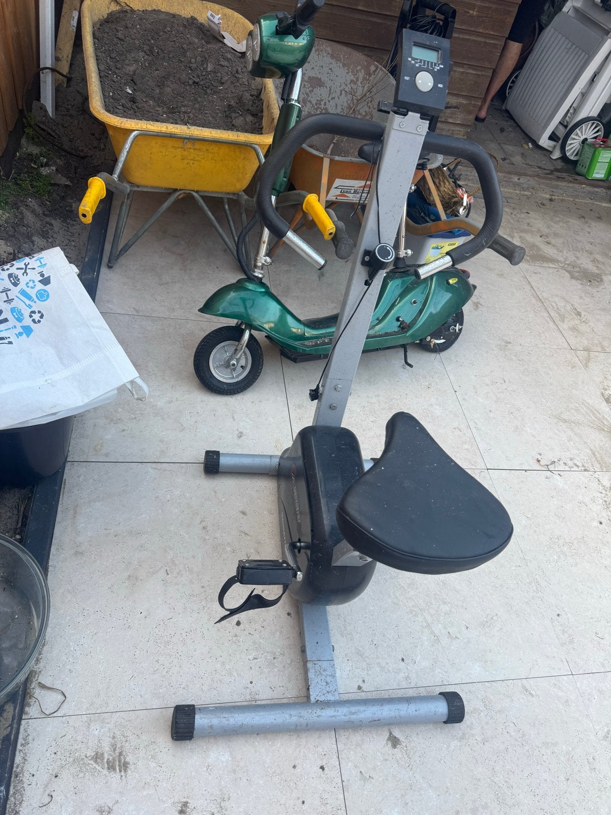 Hometrainer - Ideaal voor thuisworkouts, Gebruikt, Ophalen of Verzenden, Metaal, Benen