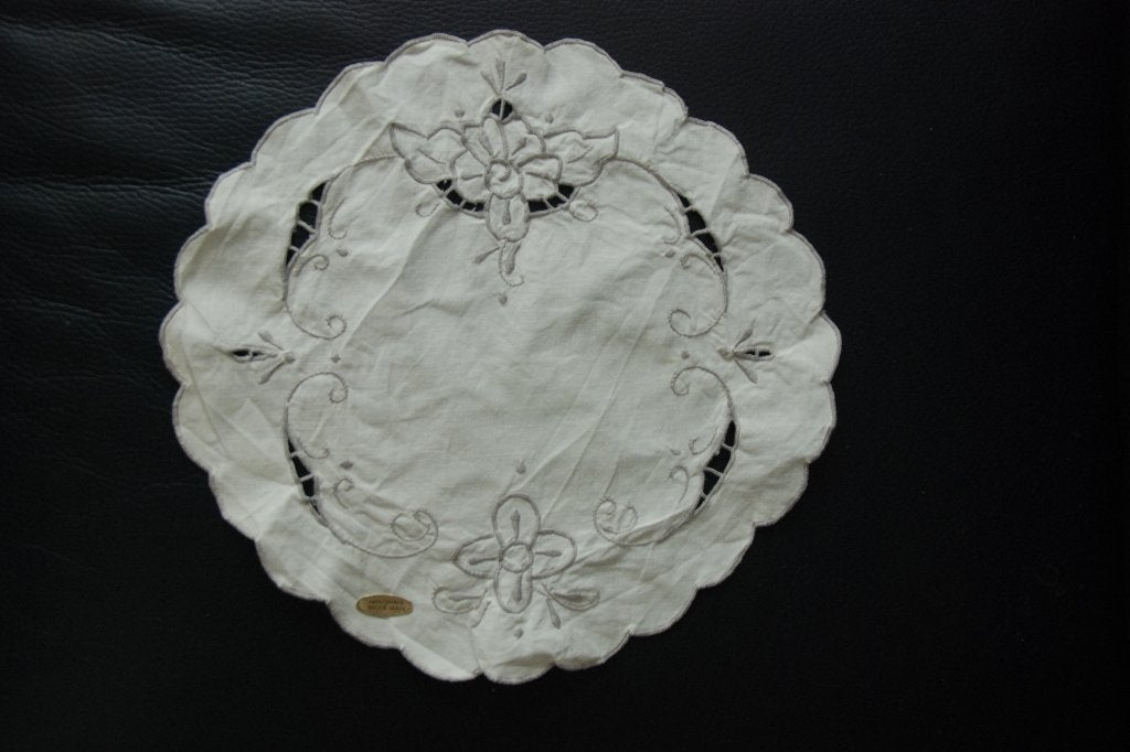 Brocante romantisch opengewerkt kleedje, Verzenden