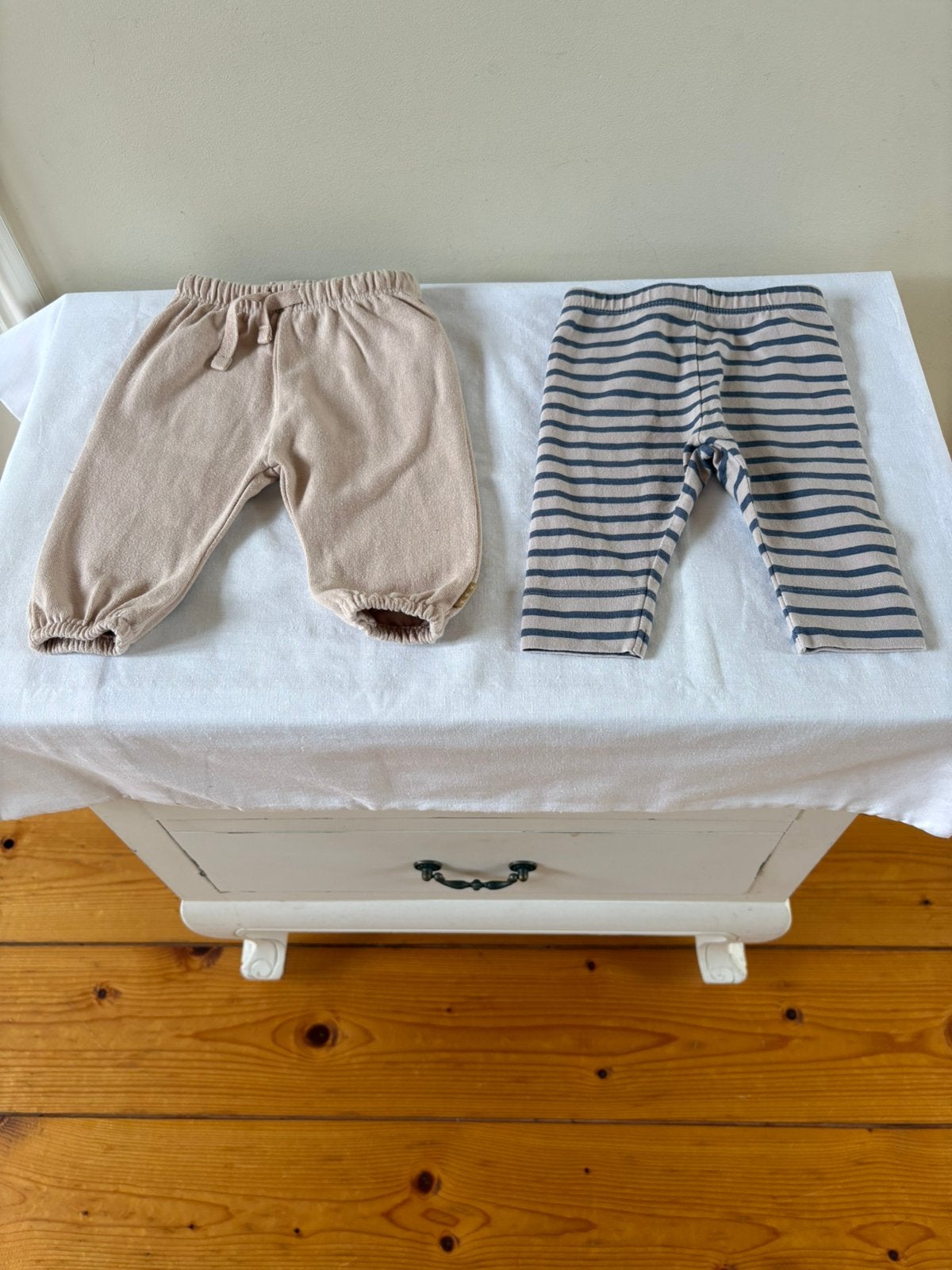 2 jongens babybroekjes maat 56, Kinderen en Baby's, Babykleding | Maat 56, Ophalen of Verzenden, Zo goed als nieuw, Jongetje, Jasje