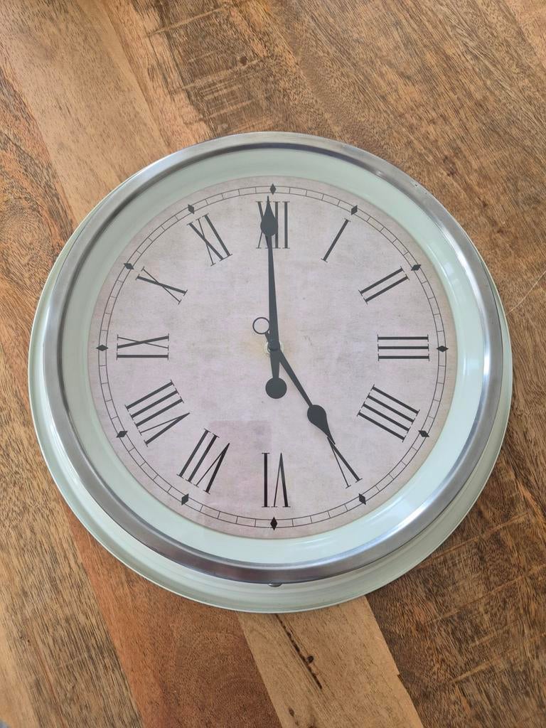IKEA Skovel wandklok - beige, Ophalen of Verzenden, Gebruikt, Analoog, Wandklok