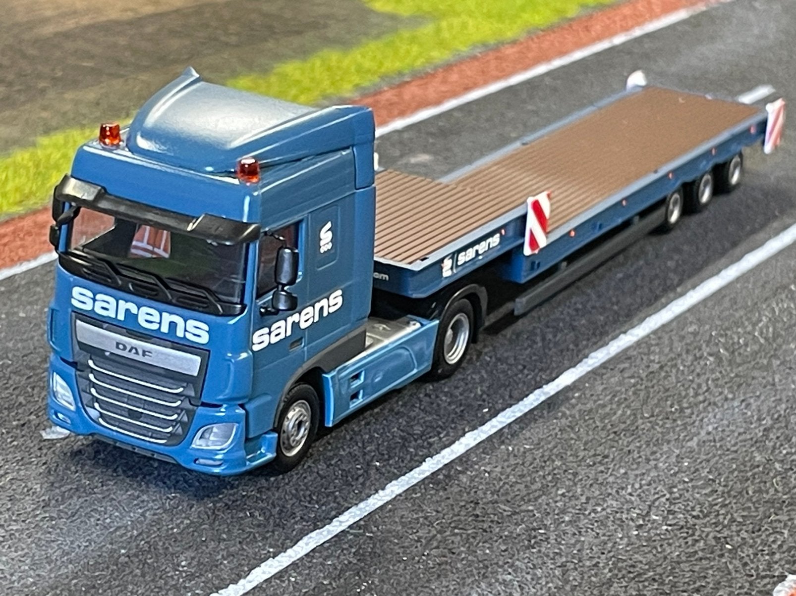 1:87 DAF XF Sarens dieplader, zelfbouw, Ophalen of Verzenden, Zo goed als nieuw, Bus of Vrachtwagen, Overige merken