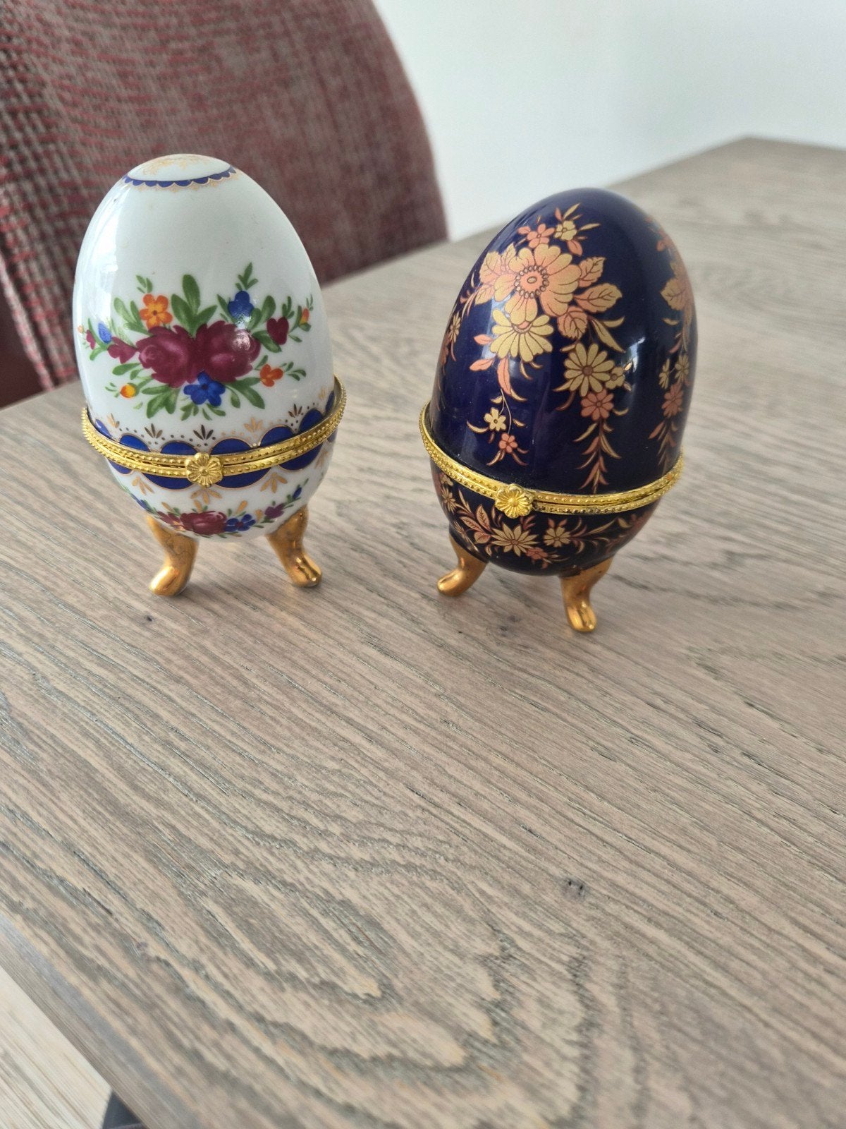 2 eieren van Faberge., Ophalen