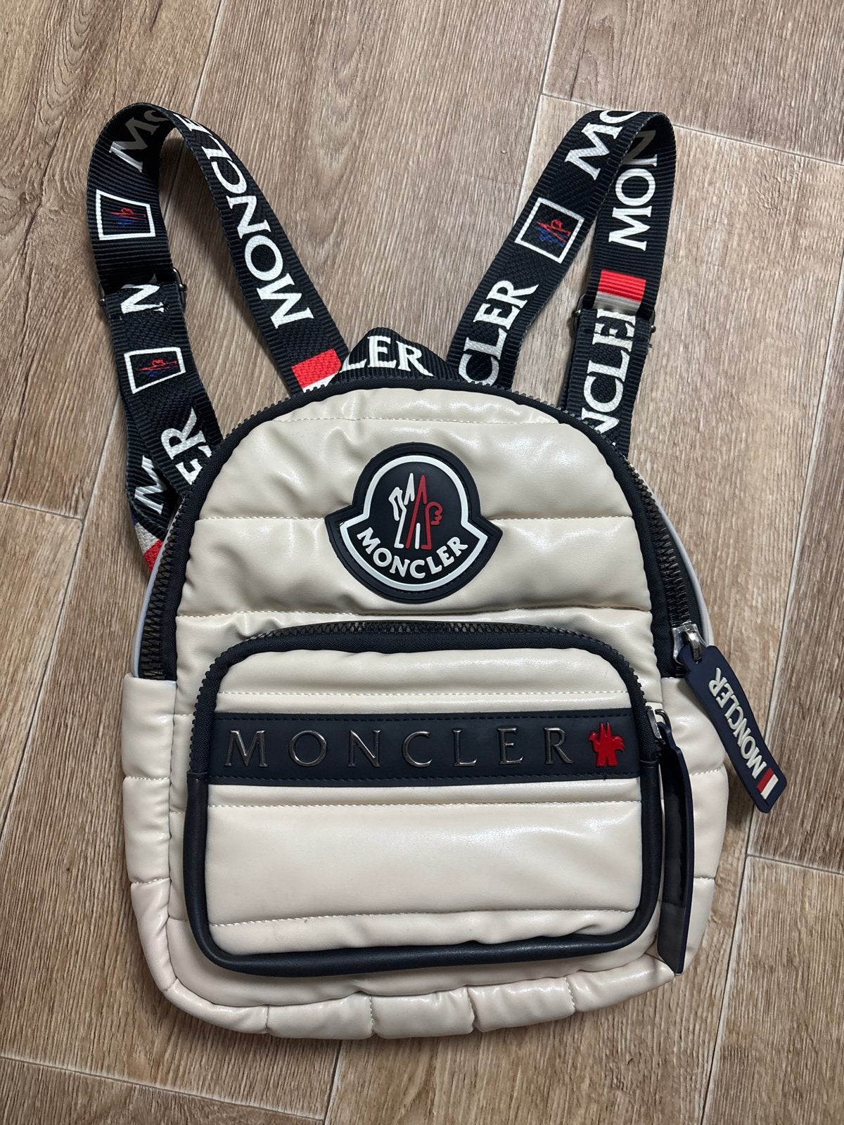 Moncler Mini Rugzak Crème/Zwart - Zo goed als nieuw, Overige merken, Minder dan 30 cm, Ophalen of Verzenden, Minder dan 25 cm