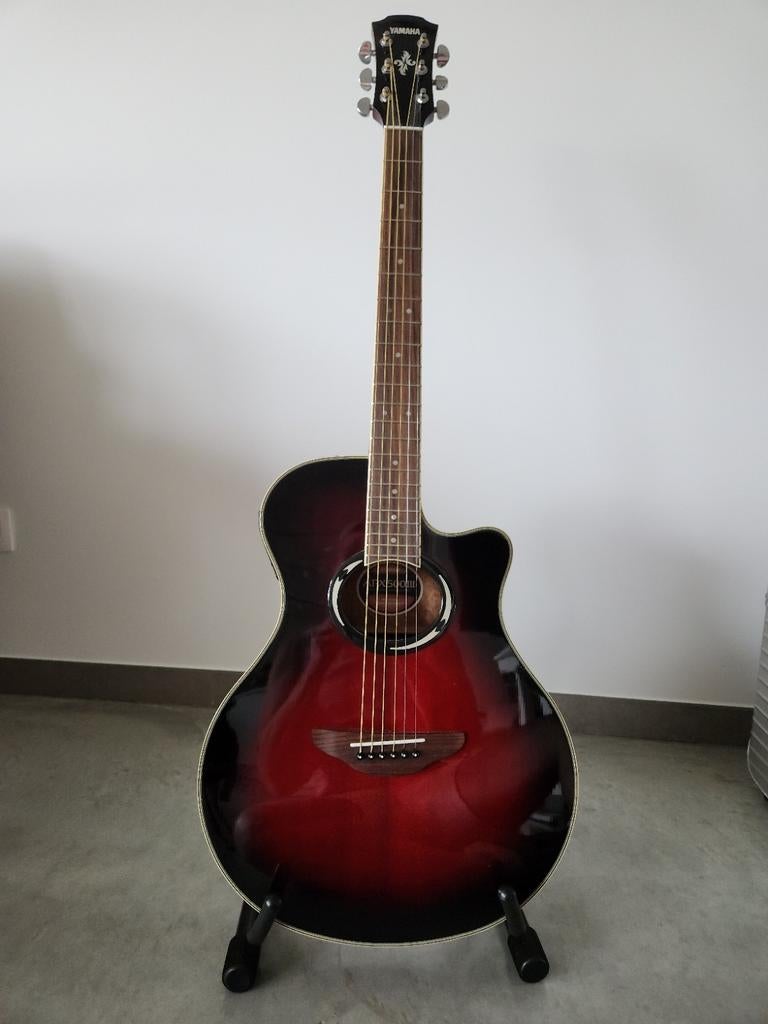 Yamaha APX500III Akoestische Gitaar + standaard, Muziek en Instrumenten, Snaarinstrumenten | Gitaren | Akoestisch, Ophalen, Zo goed als nieuw