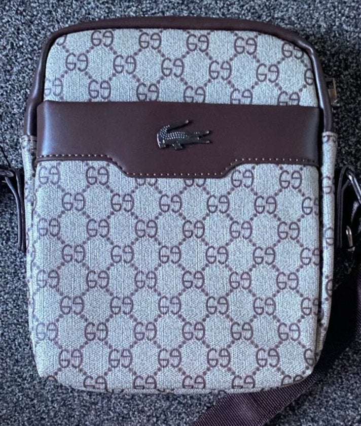 Lacoste schoudertas - Bruin met logo print, Sieraden, Tassen en Uiterlijk, Tassen | Schoudertassen, Ophalen of Verzenden, Gebruikt