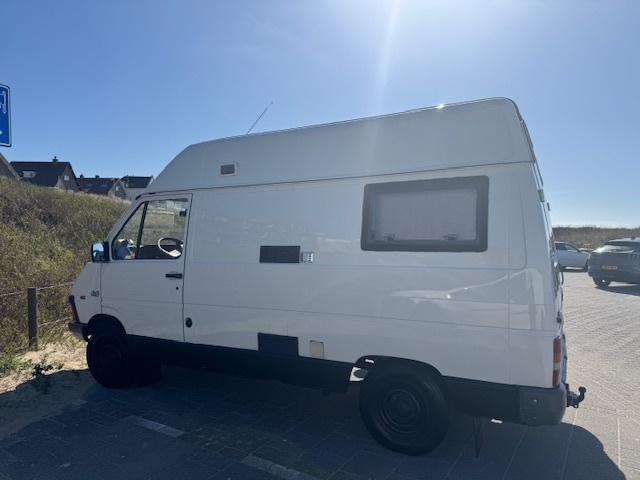 Renault Traffic 4 x 4 benzine camper uit 1988, Caravans en Kamperen, Overige merken, Chemisch toilet, Ringverwarming, Handgeschakeld