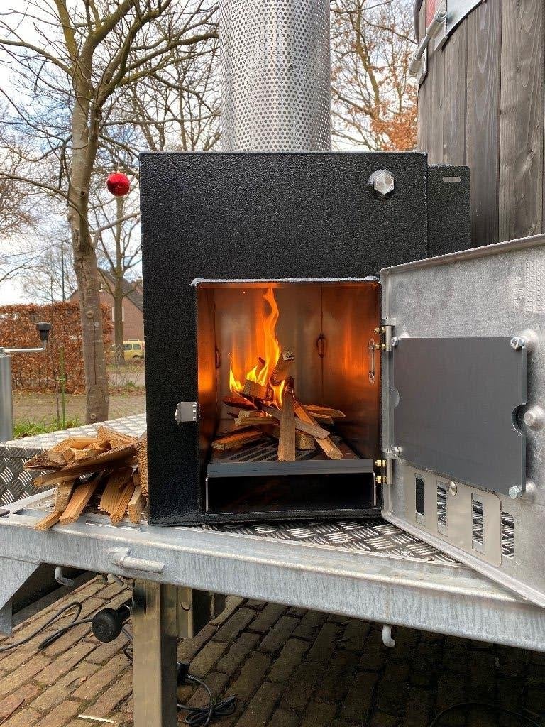 Mobiele 4-6 persoons houtgestookte hottub TE KOOP!, Ophalen, Zo goed als nieuw, Trap, Vast