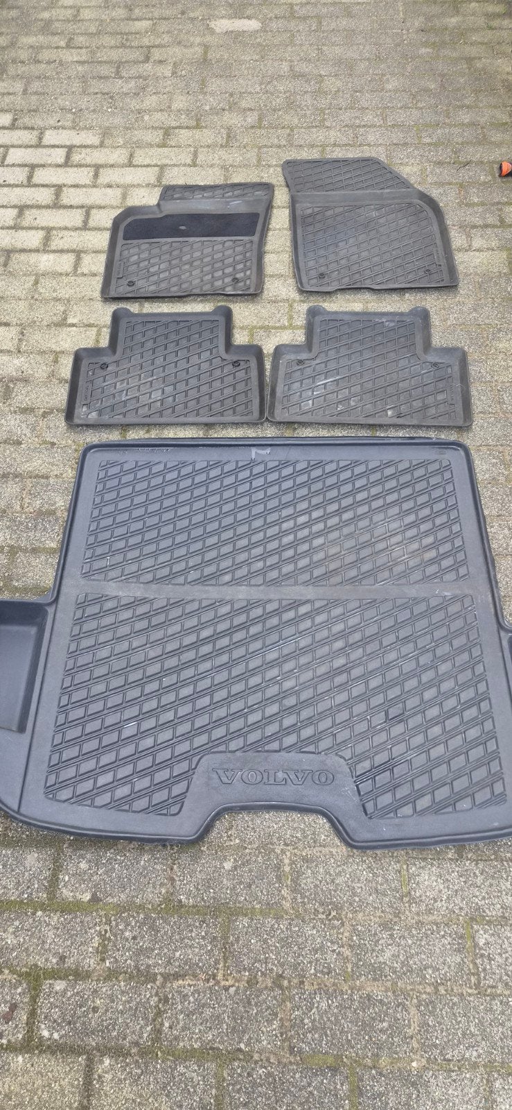 Volvo V50 rubberen mattenset en kofferbakmat, Ophalen