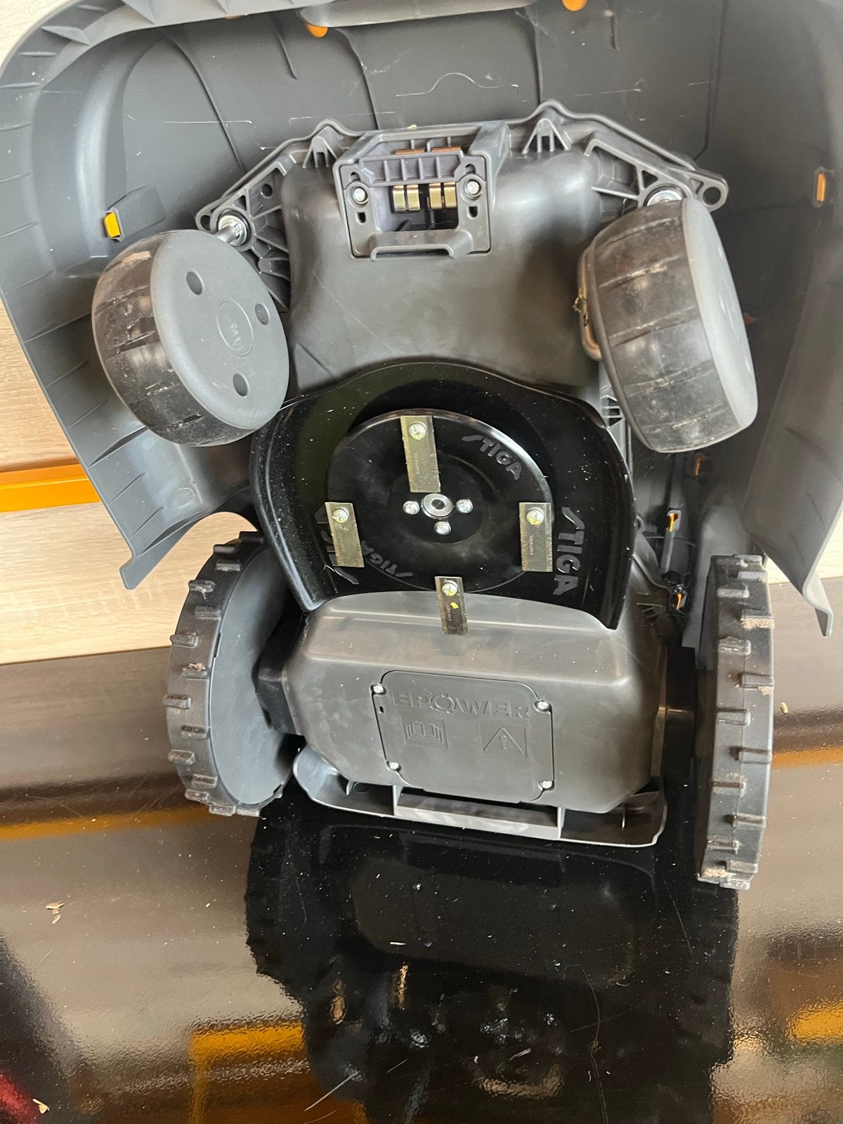 Stiga Robot maaier Actie, Ophalen of Verzenden, Zo goed als nieuw, Minder dan 20 cm, Bestuurbaar via app