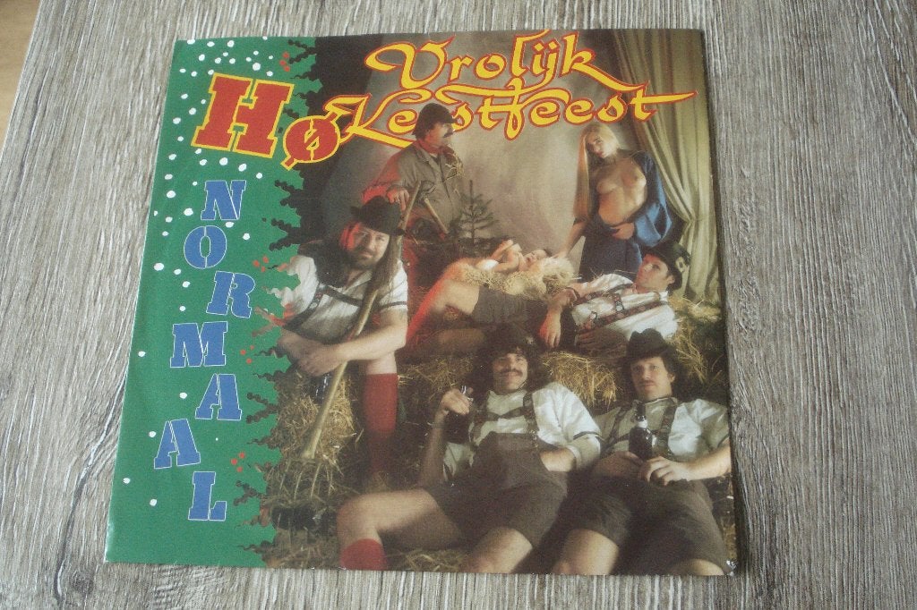 NORMAAL VROLIJK   (HO(KERSTFEEST  OP  SINGLE, 7 inch, Ophalen of Verzenden, Zo goed als nieuw, Beschermende buitenhoes