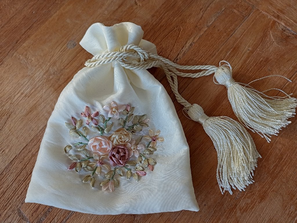 mooi handgeborduurd buideltasje met roosjes, Sieraden, Tassen en Uiterlijk, Tassen | Damestassen, Ophalen of Verzenden, Zo goed als nieuw