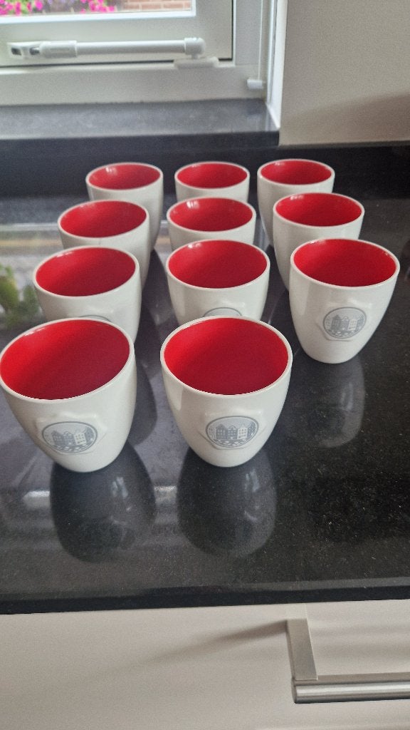 Postcodeloterij kopjes met rode binnenkant (nog 9 stuks), Ophalen of Verzenden, Zo goed als nieuw, Overige stijlen, Kop(pen) en/of Schotel(s)