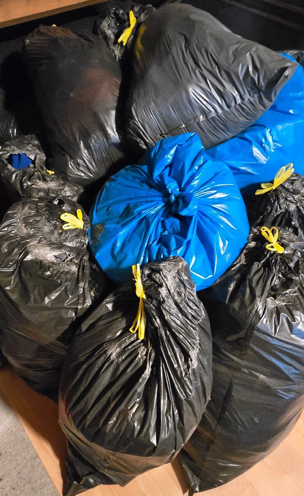 grote partij kleding aangeboden - 15 volle zakken!, Ophalen