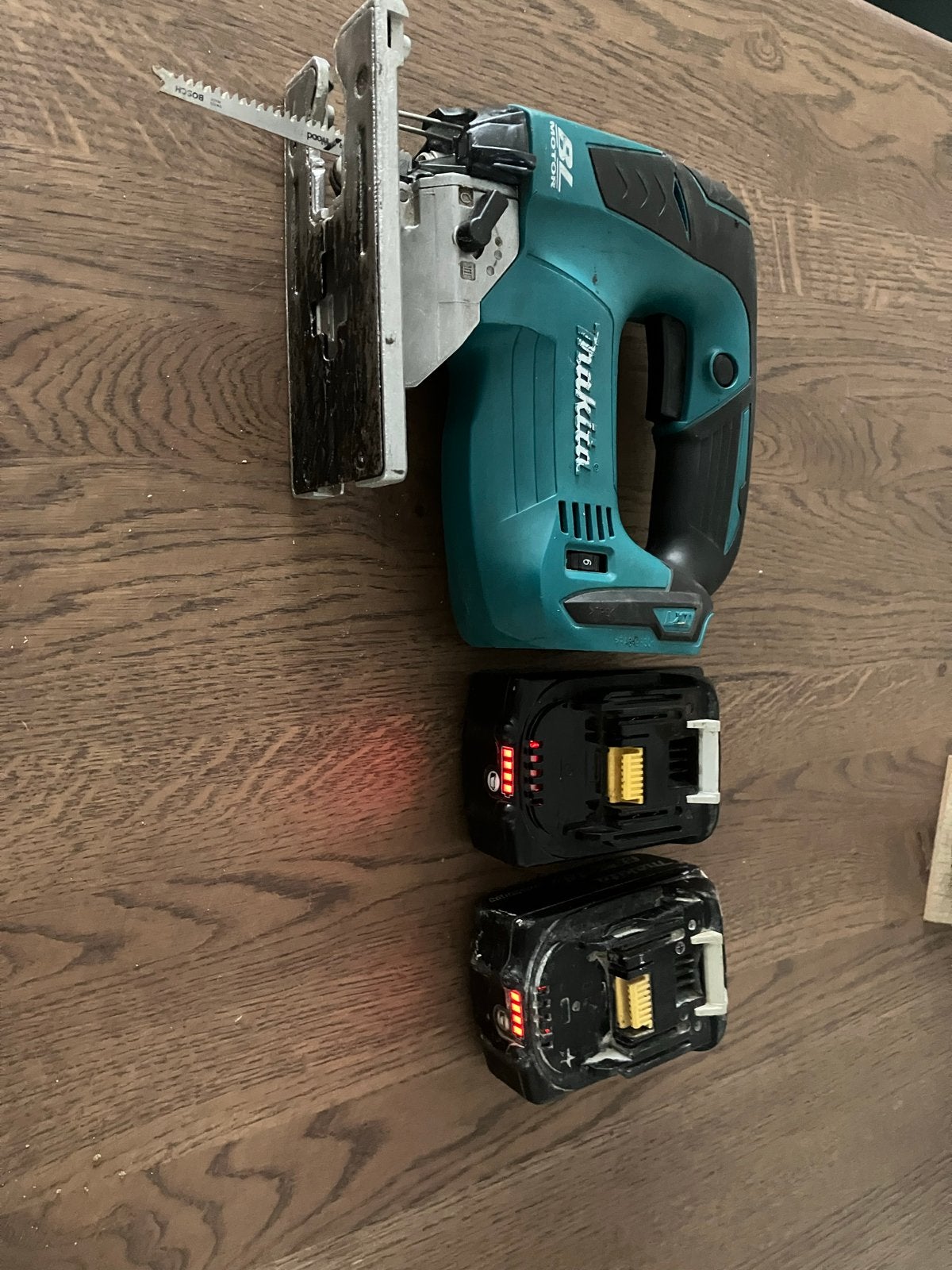 Makita DJV182Z Decoupeerzaag incl. 2 accu's, Ophalen of Verzenden, Gebruikt, Decoupeerzaag