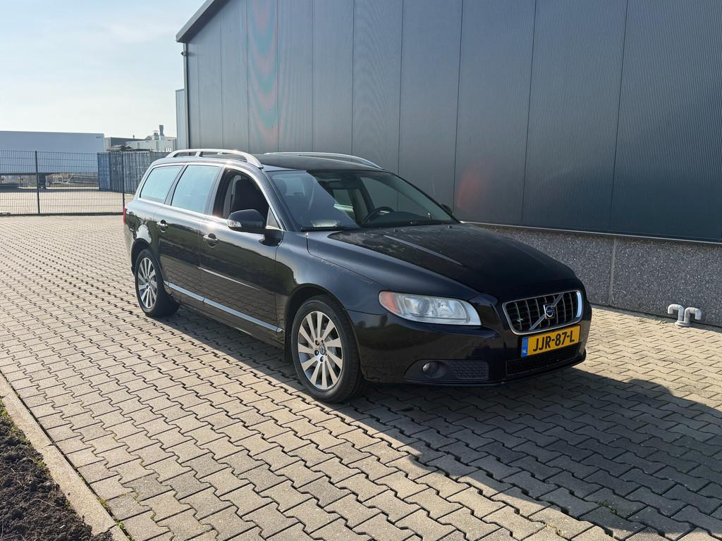 Volvo V70 2.5 FT Momentum *YOUNGTIMER* (bj 2009), Gebruikt, Parkeersensor, Handgeschakeld, 1600 kg