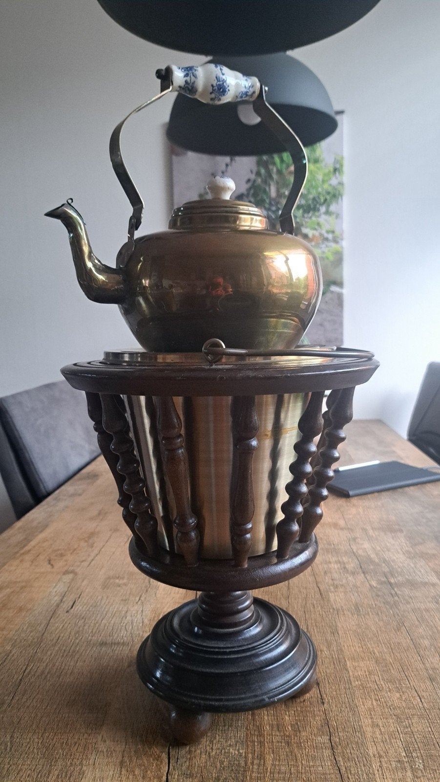 Antieke messing theeketel met houten onderstel, Antiek en Kunst, Ophalen of Verzenden