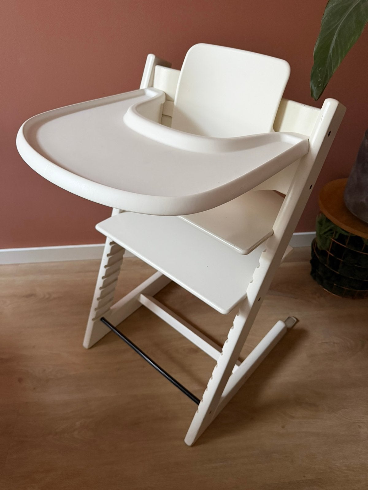 Stokke Tripp Trapp Wit Nieuw model + babyset en tray, Kinderen en Baby's, Ophalen, Meegroeistoel, Gordel(s)
