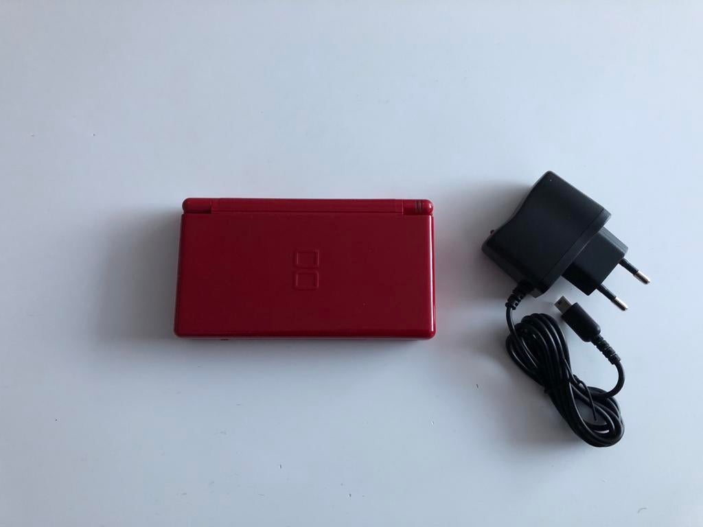 Nintendo DS Lite  Rood met oplader, Spelcomputers en Games, Spelcomputers | Nintendo DS, Ophalen of Verzenden, Zo goed als nieuw