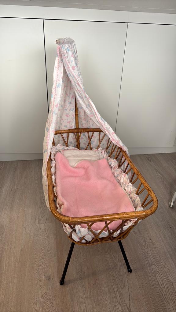 Baby poppetje bedje, Ophalen, Zo goed als nieuw, Ledikant