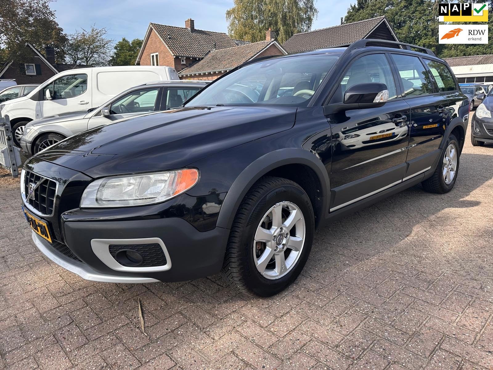 Volvo XC70 2.4 D5 Momentum, Auto's, Parkeersensor, 1706 kg, Gebruikt, Beige