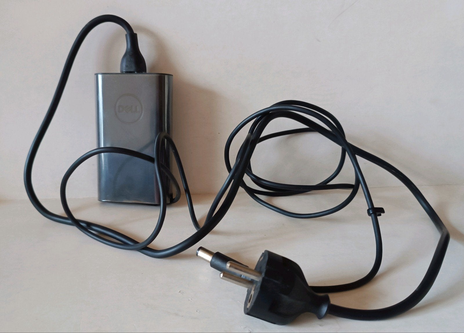 Dell 65W AC/DC Adapter - Zo goed als nieuw, Computers en Software, Ophalen of Verzenden, Zo goed als nieuw, Dell