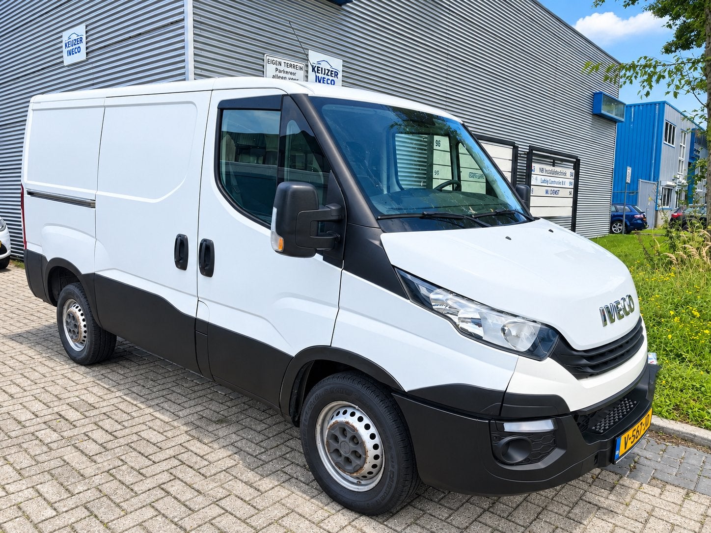 Iveco Daily 35S14v Euro 6 L1H1 Trekhaak 3500 kg INRUIL LEASE, Auto's, Dealer onderhouden, Iveco, 14 km/l, Bedrijf