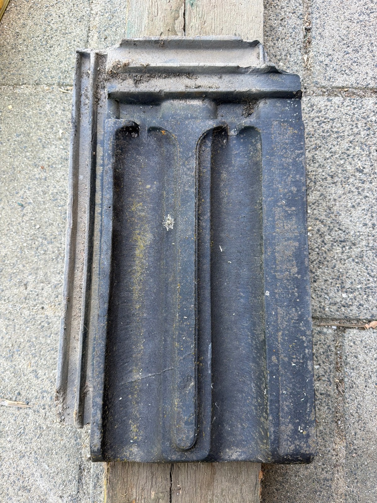 Gebruikte vlakke mulden dakpannen, zwart, ca. 15 m², Doe-het-zelf en Verbouw, Dakpannen en Dakbedekking, Ophalen, Gebruikt, Steen of Klei