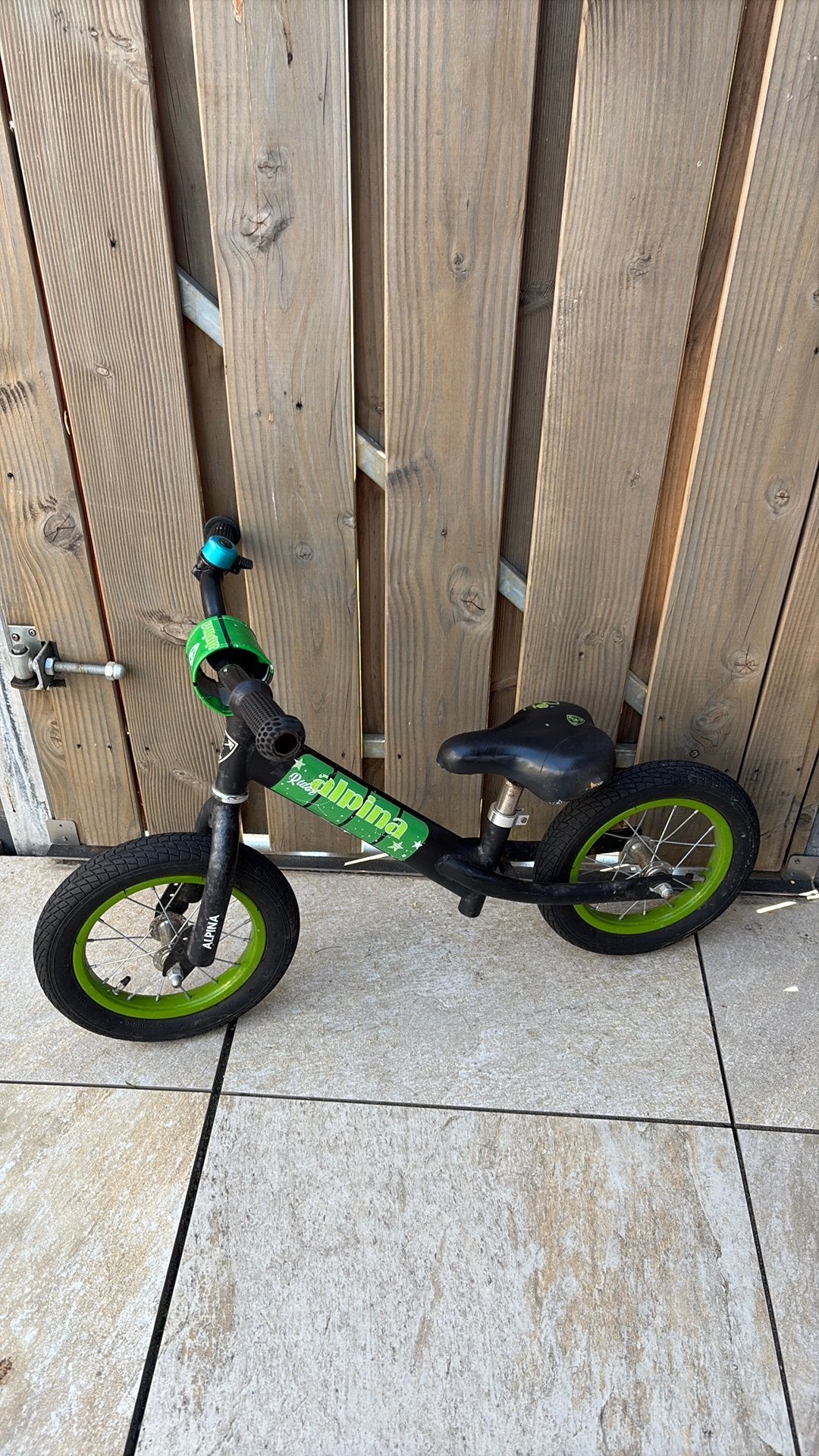 Loopfiets Alpina 12 inch, Kinderen en Baby's, Speelgoed | Buiten | Voertuigen en Loopfietsen, Ophalen, Zo goed als nieuw, Loopfiets