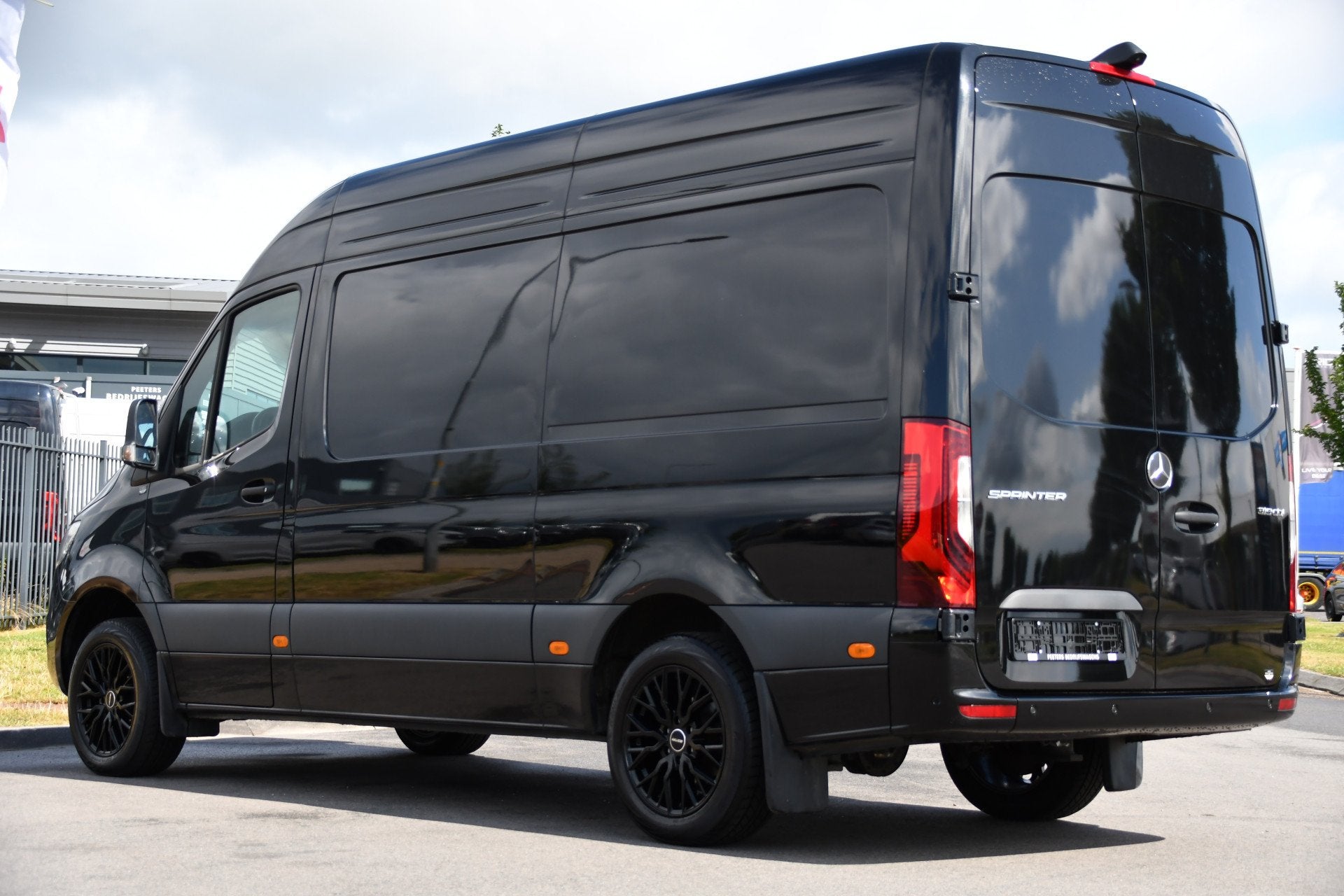 Mercedes-Benz Sprinter 319 1.9 CDI L2H2 Pro Black Edition FA, Automaat, Gebruikt, Zwart, Bedrijf