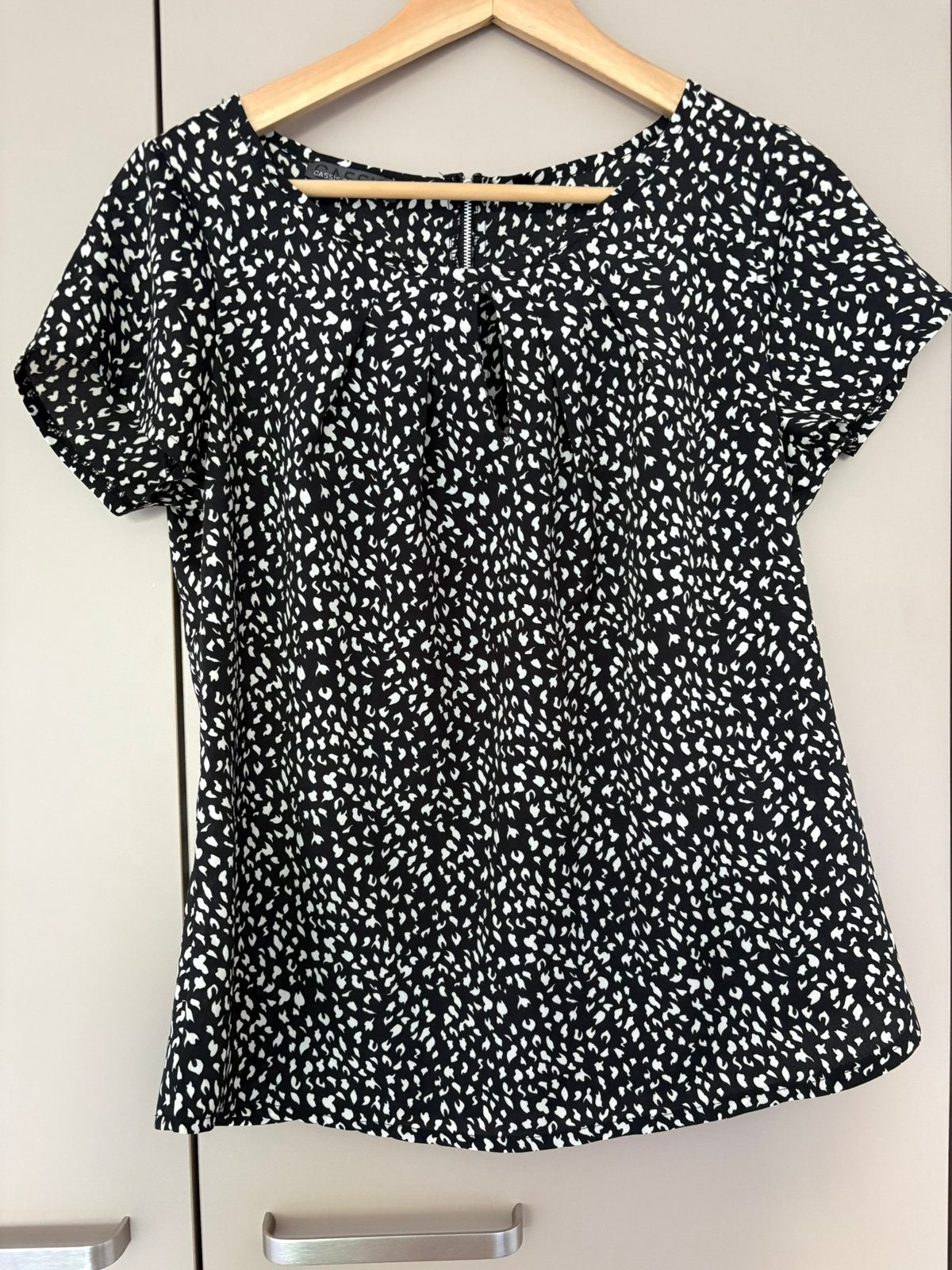 Nieuwe blouse met korte mouwen, Maat 38/40 (M), Zwart, Nieuw, Ophalen of Verzenden