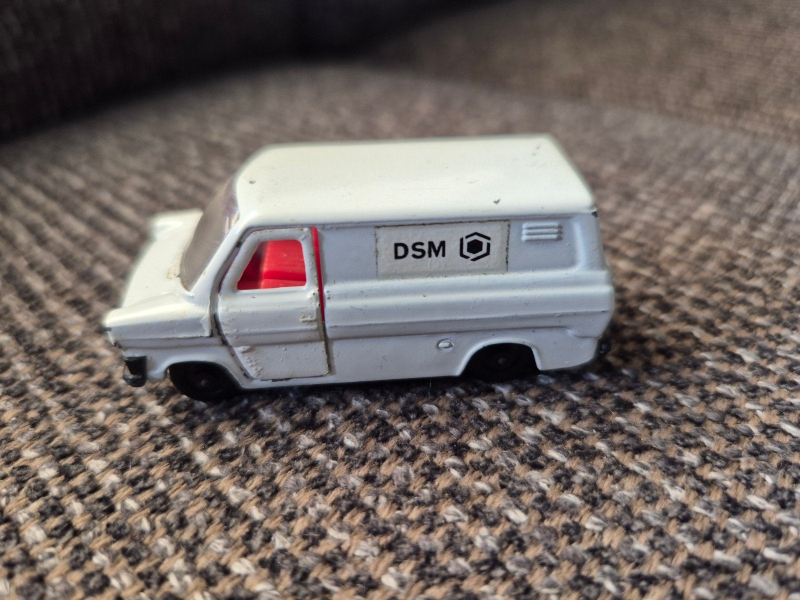 Witte Ford Transit DSM bestelwagen modelauto, Ophalen of Verzenden, Gebruikt