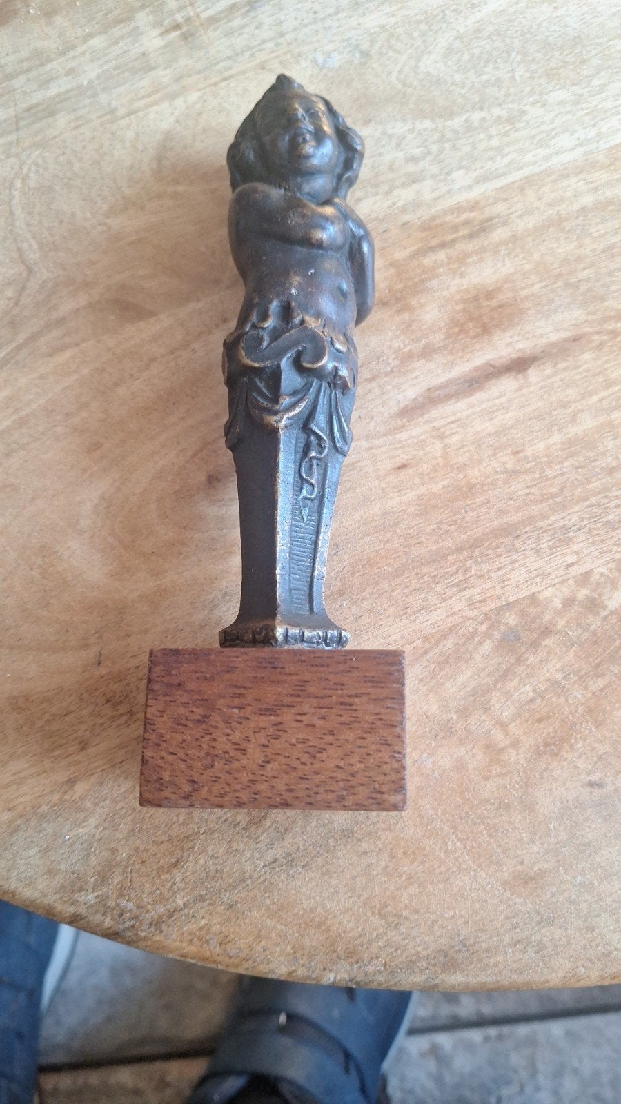 Antieke koffiemolen en twee metalen beeldjes, Antiek en Kunst, Ophalen of Verzenden