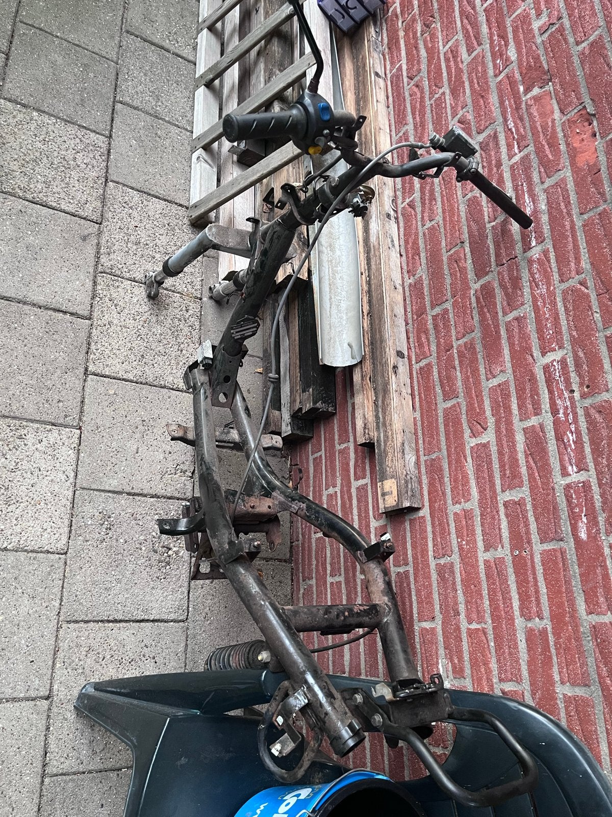 Scooter frame met stuur en voorvork, Fietsen en Brommers, Brommeronderdelen | Scooters, Ophalen of Verzenden, Gebruikt, Frame