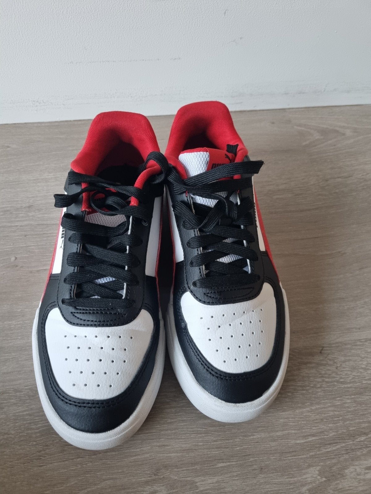 Puma Rebound LayUp Low sneakers, Zwart-wit-rood, maat 38-39, Ophalen of Verzenden, Zo goed als nieuw, Zwart, Sneakers of Gympen
