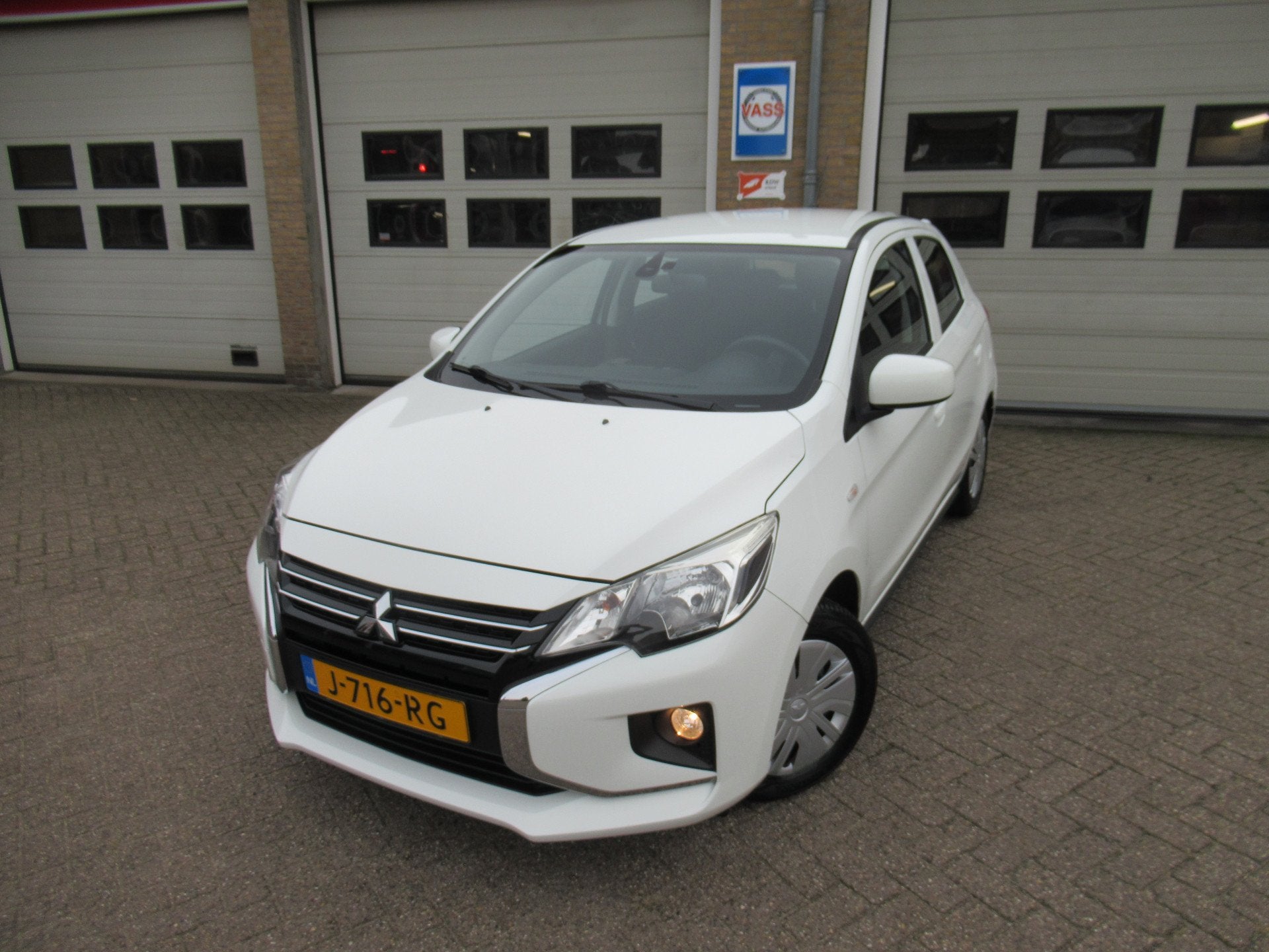 Mitsubishi Space Star 1.0 Cool+ (bj 2020), Auto's, Voorwielaandrijving, Gebruikt, Euro 6, Wit